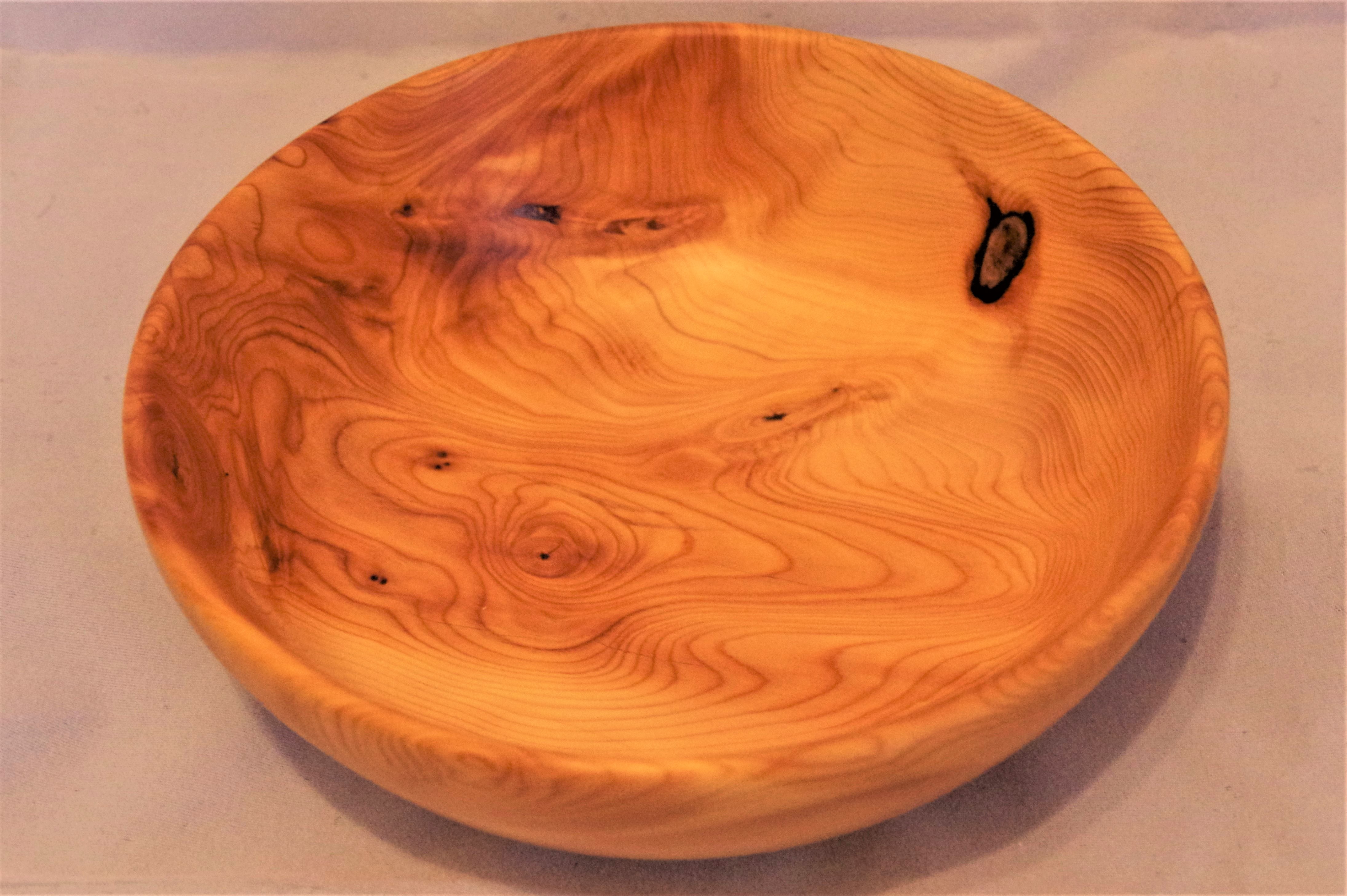 Medium feature Yew bowl